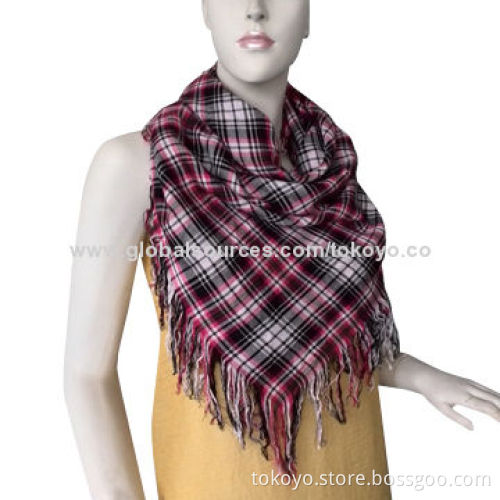 Woven square scarf with check and frayed edges, yarn dye, measures 120*120cm, made of cotton